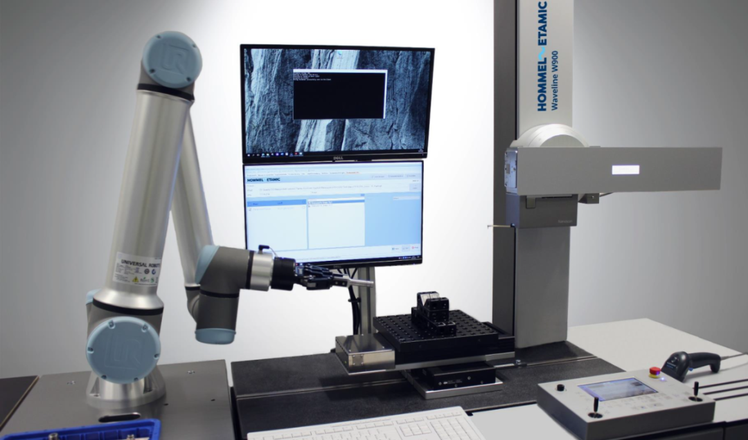 Hommel Etamic產(chǎn)品Waveline W900粗糙度輪廓儀與工業(yè)機(jī)器人結(jié)合的應(yīng)用。